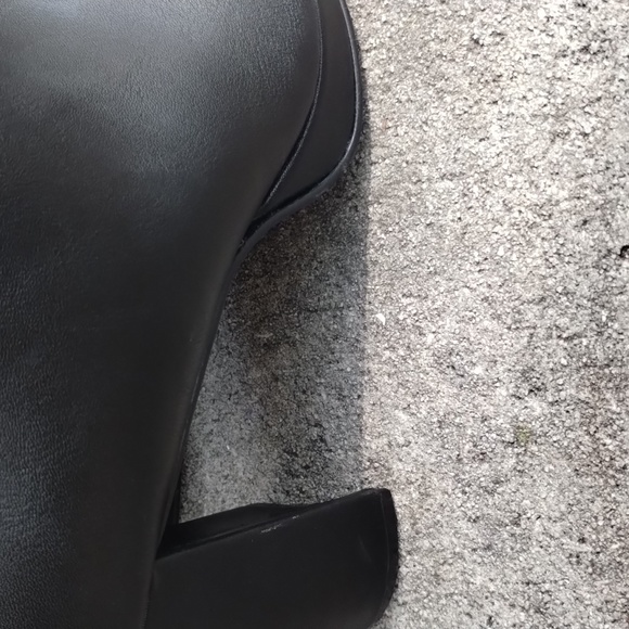 Black Booties 7.5 Forever 21 - Picture 4 of 4
